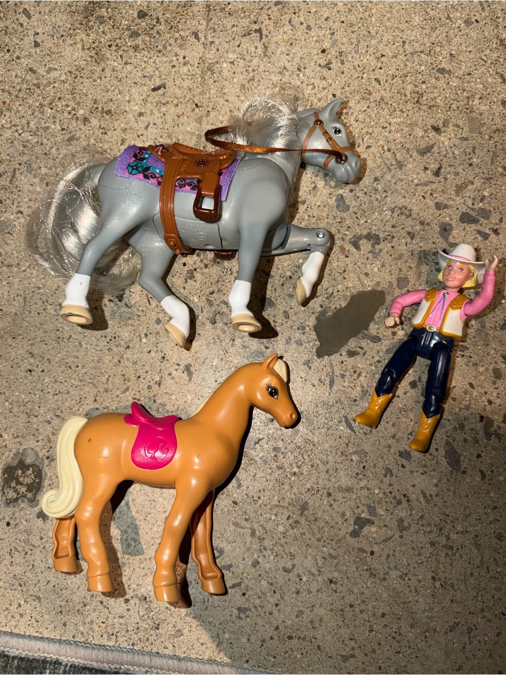 Fisher Price 2000 Loving Family dollhouse Lily Gray Horse With Saddle & Rider